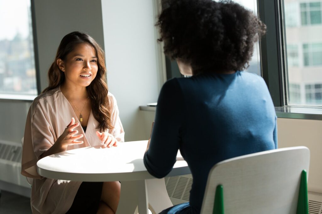 deux femmes en entretien de recrutement